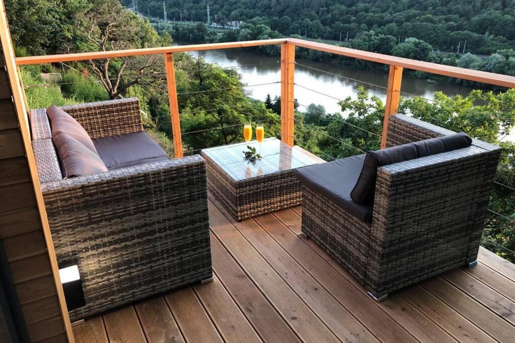 Chatka - C - Vyhlidka Nad Rekou Zdiby Buitenkant foto