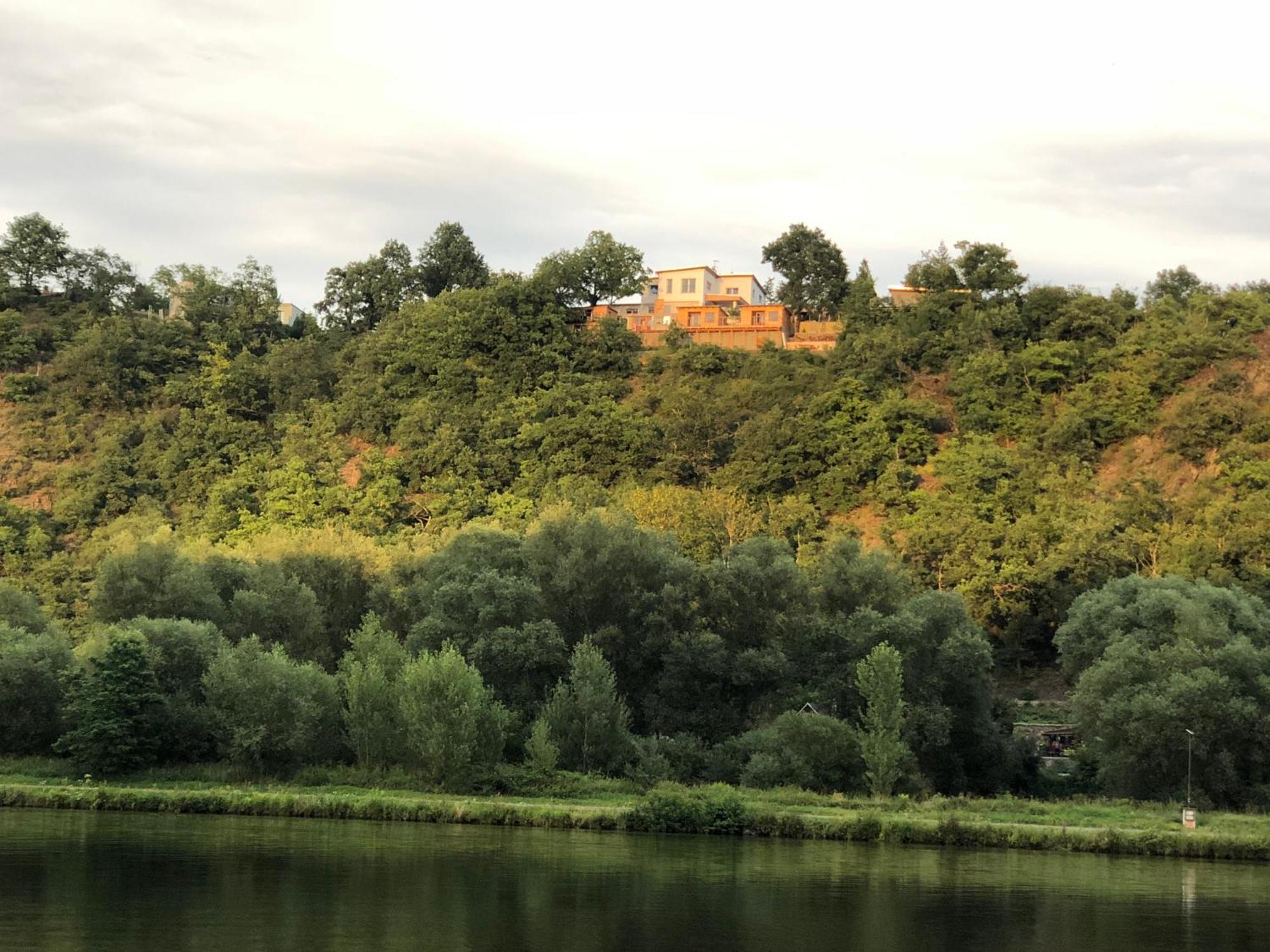 Chatka - C - Vyhlidka Nad Rekou Zdiby Buitenkant foto